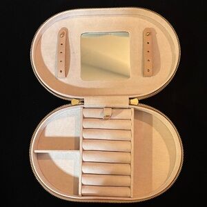 Elegant Light Rose Jewelry Organizer